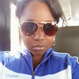 Meet your Posher, Crystal